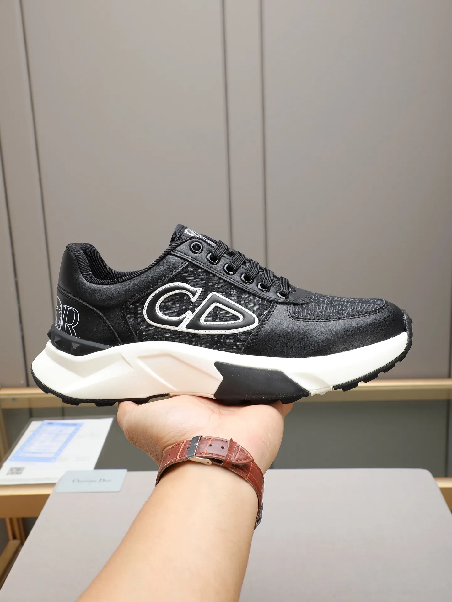 🆕🆕🆕Men's Shoes💰P440 Dior's avant-garde and versatile fashionable men's shoes are privately modeled, calfskin stitched with Dior's special waterproof fabric, fashionable, simple, stylish, eye-catching and classy. It will subvert old ideas and be a must-have for fashionistas who want to spend time with you! Must keep it for yourself! High and comfortable but low, high-end quality workmanship. Code number: 38-44 (45 customized) 4 colors for your choice [kiss][kiss][kiss]